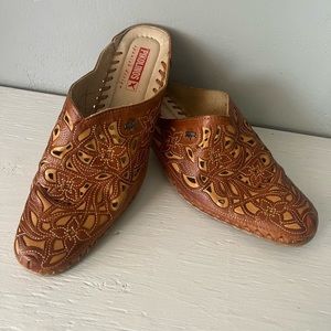 Pikolinos  Women Wedge Mule Slip On Leather Laser Cut Brown Boho Fashion